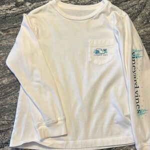 White vinyard vines yeti long sleeve tee shirt.